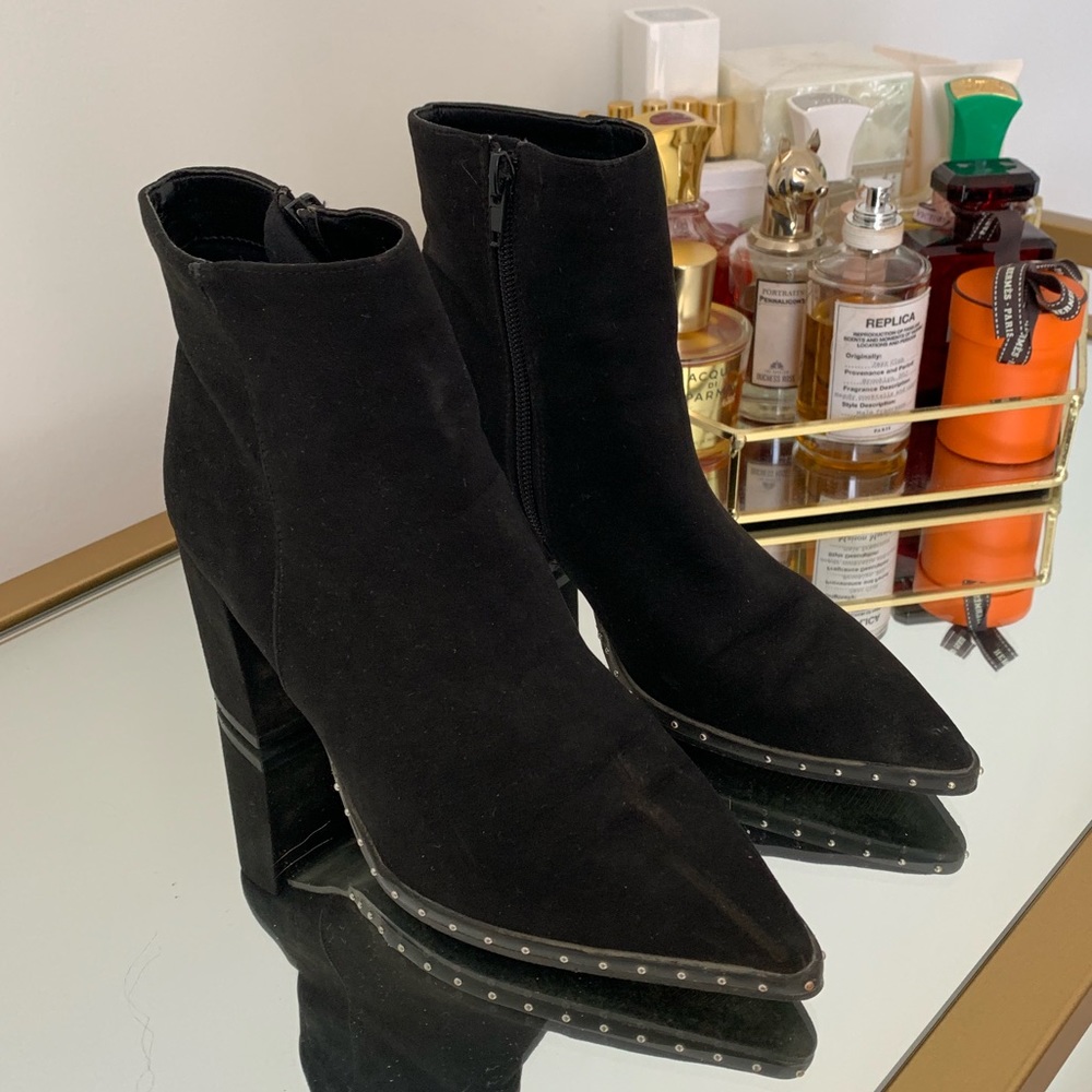 👢 BLACK POINTY TOE BOOTIES 👢